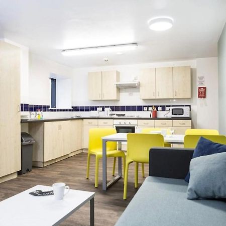 ليدز Small Double Ensuite Room Next To The City Centre المظهر الخارجي الصورة