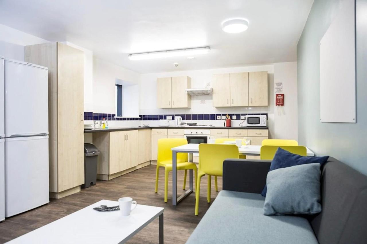 ليدز Small Double Ensuite Room Next To The City Centre المظهر الخارجي الصورة