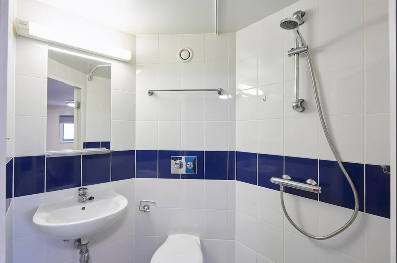ليدز Small Double Ensuite Room Next To The City Centre المظهر الخارجي الصورة